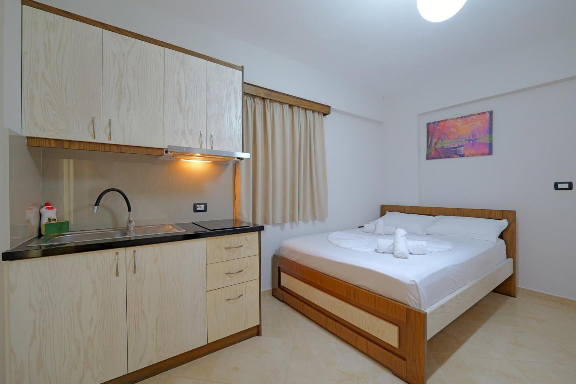 Livia'S Guesthouse Ксаміл Екстер'єр фото