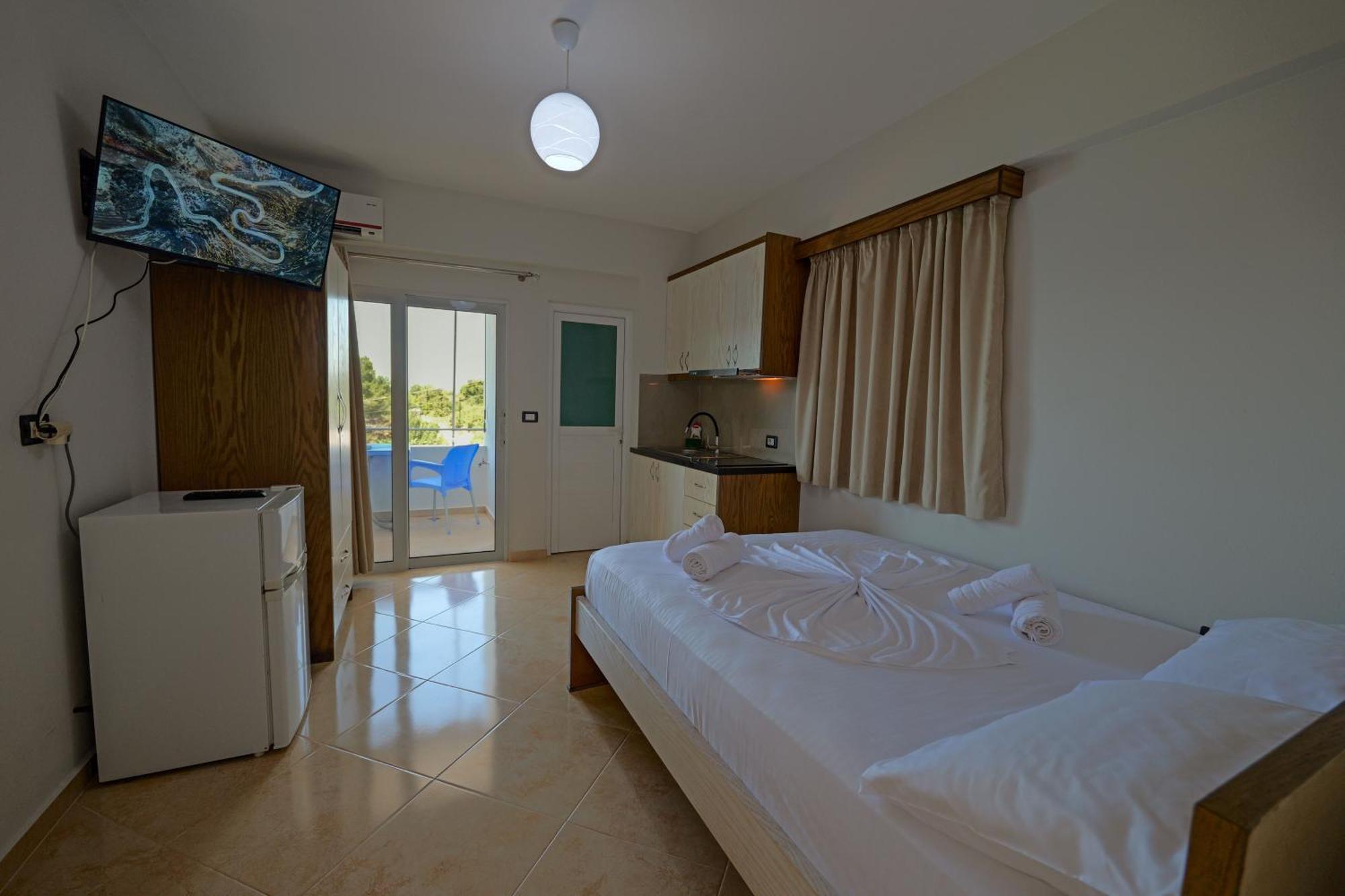 Livia'S Guesthouse Ксаміл Екстер'єр фото